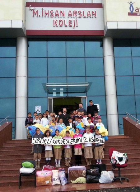 Harçlıklarıyla Suriye'deki akranlarına battaniye aldılar