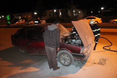 Hareket halindeki otomobil yandı