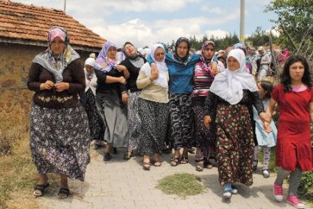 Harmancık'taki Kazada Ölen Aynı Aileden 4 Kişi Gözyaşlarıyla Toprağa Verildi