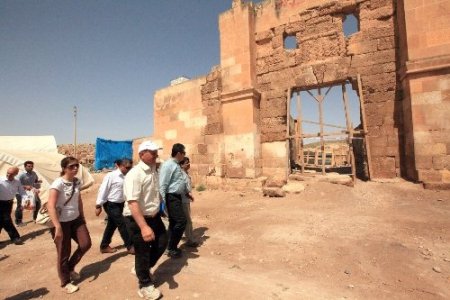 Harran Kalesi ve şehir surları restorasyonu 2014'te bitecek