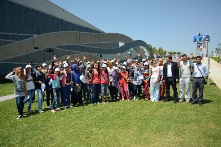 Harranlı öğrenciler yazar Fikret Otyam'la buluştu