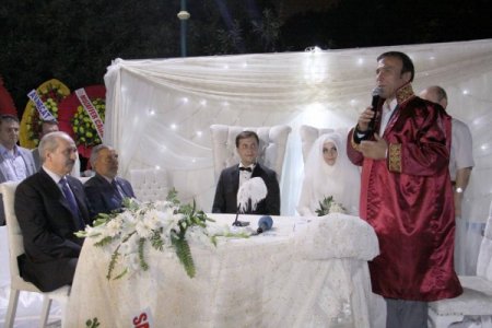 HAS Parti Genel Başkanı Kurtulmuş, nikah şahidi oldu
