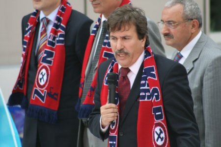 Has Partili Başeğmez: Siyaset, Çetelerin Çekim Gücüne Girdi