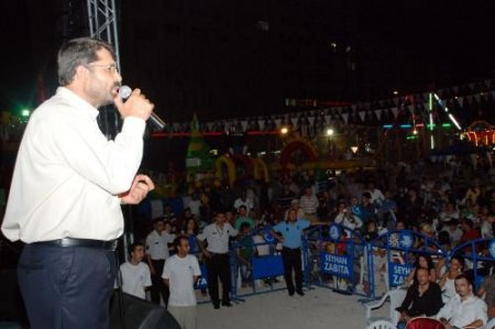 Hasan Sağındık, Adanalıları Türküleriyle Mest Etti