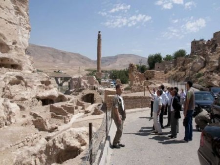 Hasankeyf'te İşletmeler Mağaraları Boşaltacak