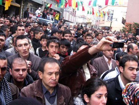Hasip Kaplan, Bdp İlçe Binasını Öldürülen 2 Teröristin Annesiyle Açtı