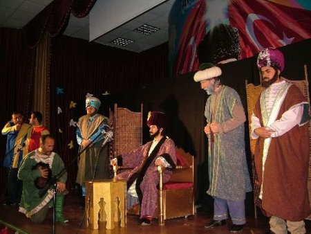 'hasreti Fatih' Kadirli'de Sahnelendi