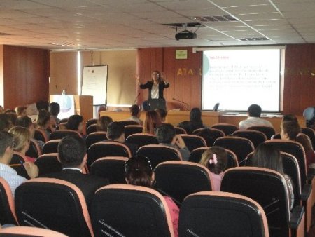 Hastalar bilgisayar kursundan, diksiyona kadar birçok eğitimi hastanede alıyor