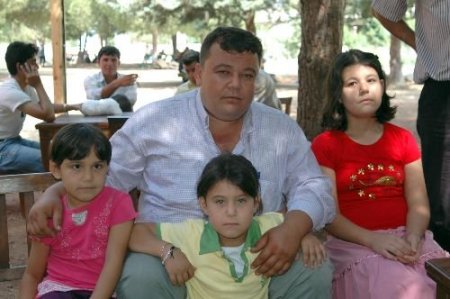 Hastane Bahçesinde Hüzünlü Bayram