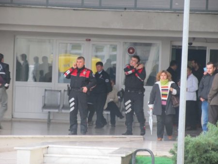 Hastane koridorlarında silahlı çatışma: 2 yaralı