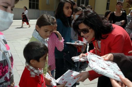 Hastane Okul Öğrencileri Resim Sergisi Açtı