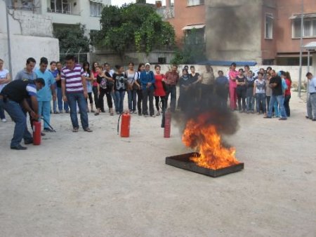 Hastane Personeli Yangın Tatbikatı Yaptı