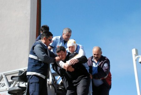 Hastane personeli yangın tatbikatı yaptı