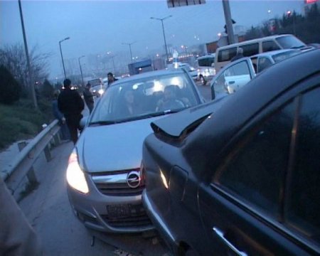 Hastane Yolunda Zincirleme Kaza: 4 Yaralı