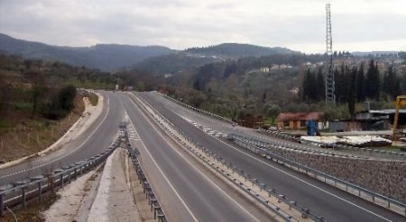 Hastane Yolunun Tamamlanmaması Tepki Çekiyor