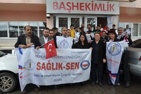 Hastanede saldırgan hızını alamadı, kapıyı defalarca bıçakladı