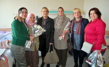 Hastanede tedavi gören kadınlar unutulmadı