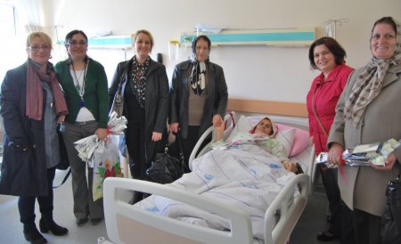 Hastanede tedavi gören kadınlar unutulmadı