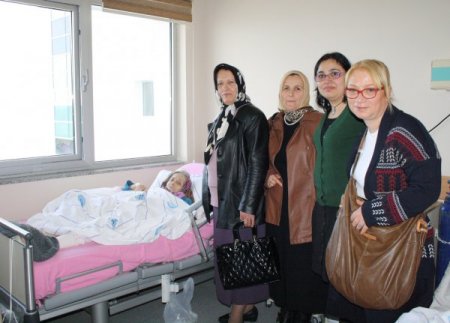 Hastanede tedavi gören kimsesiz ve yaşlı hastalar tıraş edildi