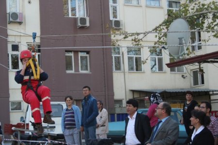 Hastanedeki deprem tatbikatı gerçeği aratmadı