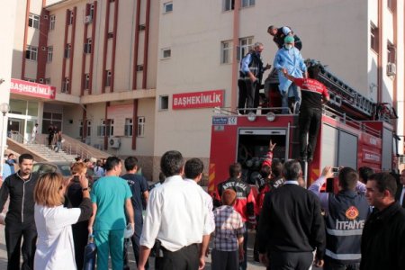 Hastanedeki yangın tatbikatı gerçeğini aratmadı