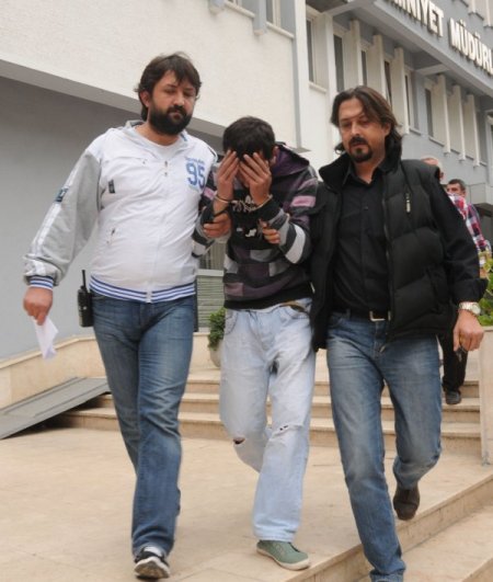 Hastaneden kaçıp arkadaşını öldüren zanlı adliyeye sevk edildi