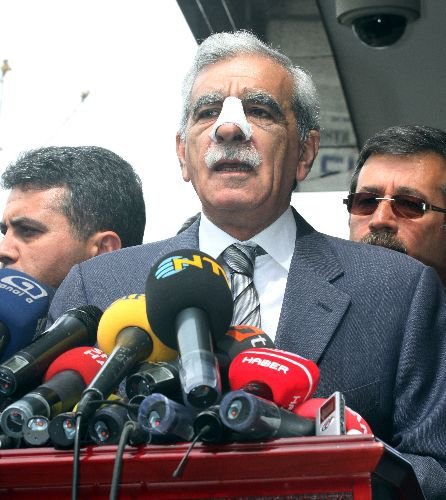 Hastaneden Taburcu Olan Ahmet Türk: Kardeşliği Sevgiye Dönüştürecek Bir Duruşu Artık Göstermeliyiz