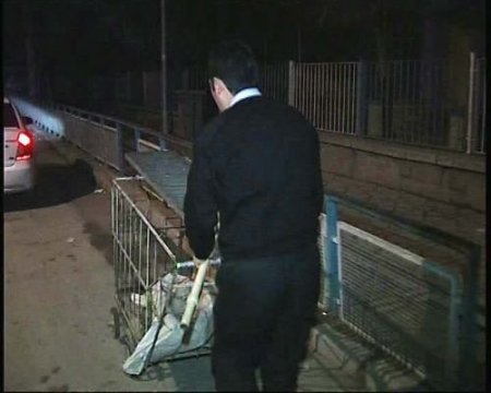 Hastanenin Rögar Demirlerini Çalan Hırsızlar Güvenlik Kamerasına Takıldı