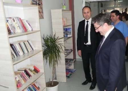 Hastaneye kütüphane kuruldu