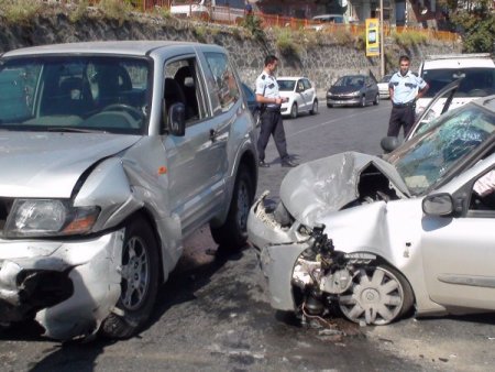 Hatalı sollamanın blançosu ağır oldu: 5 yaralı