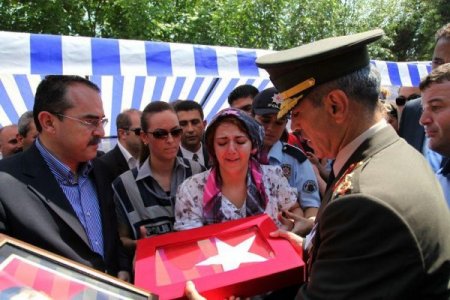 Hatay, Şehidini Son Yolculuğuna Uğurladı (2)