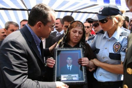 Hatay, Şehidini Son Yolculuğuna Uğurladı (2)
