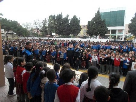 Hatay polisi 'Gangnam Style' dansı yaptı