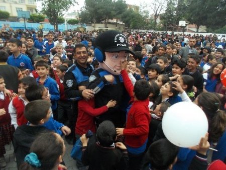 Hatay polisi 'Gangnam Style' dansı yaptı