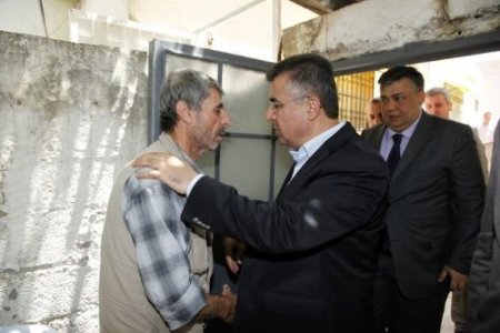 Hatay Valisi Lekesiz, Reyhanlı'da taziye ziyaretinde bulundu