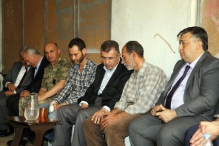 Hatay Valisi Lekesiz, Reyhanlı'da taziye ziyaretinde bulundu