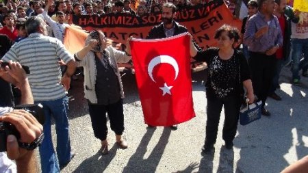 Hatay'da, Reyhanlı'daki saldırılar protesto edildi