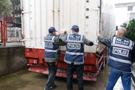 Hatay'da 3 Tır Dolusu Kaçak Sigara Ele Geçirildi