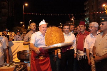 Hatay'da 73 Metre Uzunluğunda Künefe Yapıldı