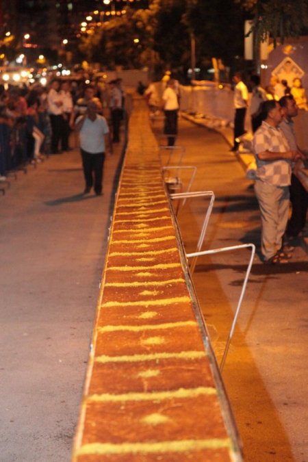 Hatay'da 73 Metre Uzunluğunda Künefe Yapıldı