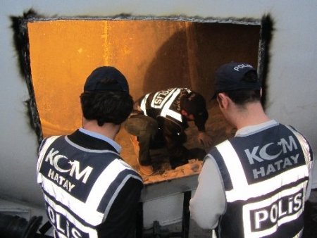 Hatay'da beton mikserine zulalanmış 4 milyon adet hap ele geçirildi