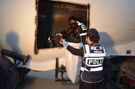 Hatay'da beton mikserine zulalanmış 4 milyon adet hap ele geçirildi