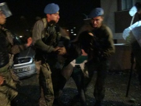 Hatay’da karşıt görüşlü üniversite öğrencileri arasında gerginlik