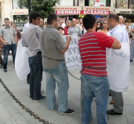 Hatay’da zincirli savaş karşıtı eyleme polis müdahale etti: 5 gözaltı