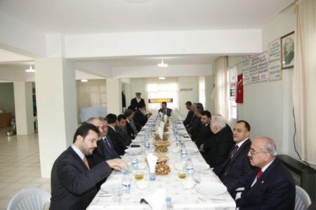 Hatay’daki Kanaat Önderleri “Ras-el Seniy” sofrasında buluştu