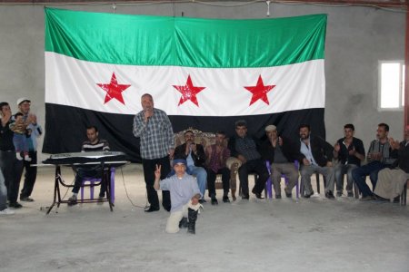 Hatay'daki Suriyeliler iç savaşın yıl dönümünde Esed'i protesto etti