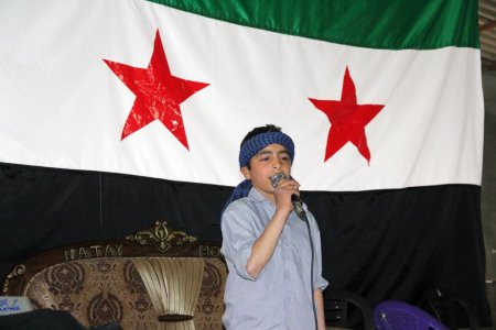 Hatay'daki Suriyeliler iç savaşın yıl dönümünde Esed'i protesto etti