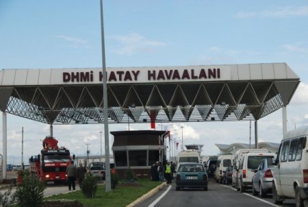 Hataylılar Yağmur Altında Başbakan Erdoğan'ı Bekliyor