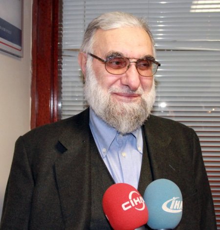 Hattat Çelebi: Bu sanat, okullarda değil, usta çıkar ilişkisi ile öğrenilir