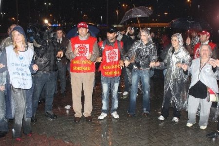 Hava-İş Sendikası, THY Genel Müdürlüğü önünde grev başlattı